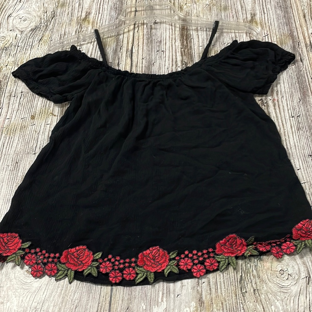 Potter’s Pot Black Red Roses Crop Top